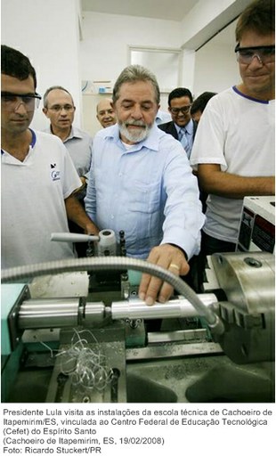 Presidente Lula visita as instalações da escola técnica de Cachoeiro de ItapemirimES, vinculada ao Centro Federal de Educação Tecnológica (Cefet) do Espírito Santo.