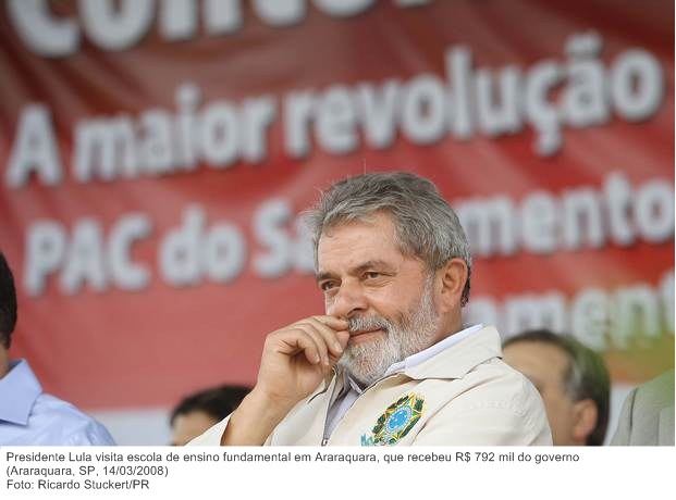 Presidente Lula visita escola de ensino fundamental em Araraquara, que recebeu R$ 792 mil do governo.