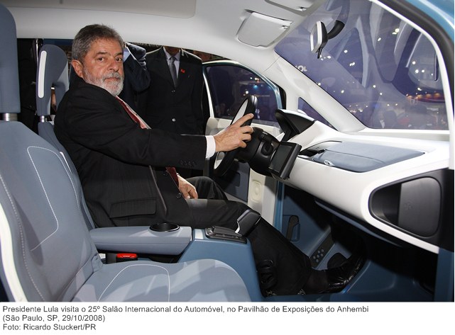 Presidente Lula visita o 25º Salão Internacional do Automóvel, no Pavilhão de Exposições do Anhembi.