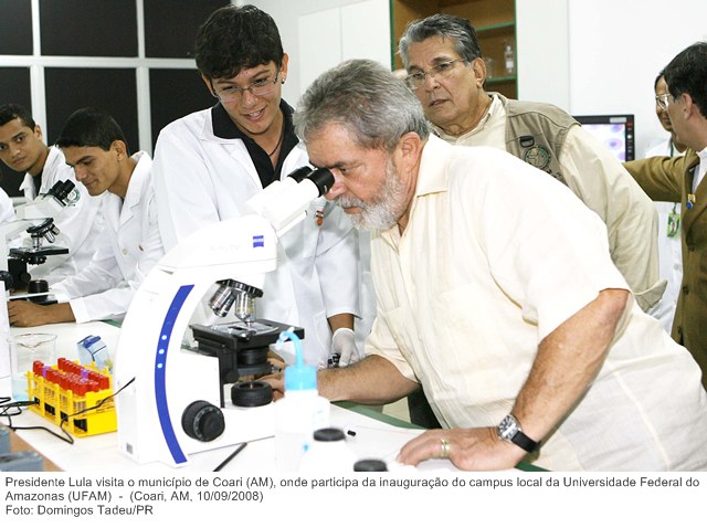 Presidente Lula visita o município de Coari (AM), onde participa da inauguração do campus local da Universidade Federal do Amazonas (UFAM).