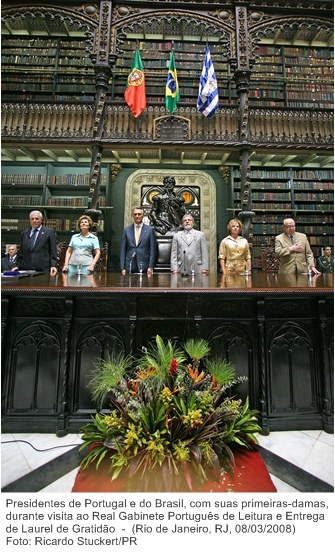 Presidentes de Portugal e do Brasil, com suas primeiras-damas, durante visita ao Real Gabinete Português de Leitura e Entrega de Laurel de Gratidão.