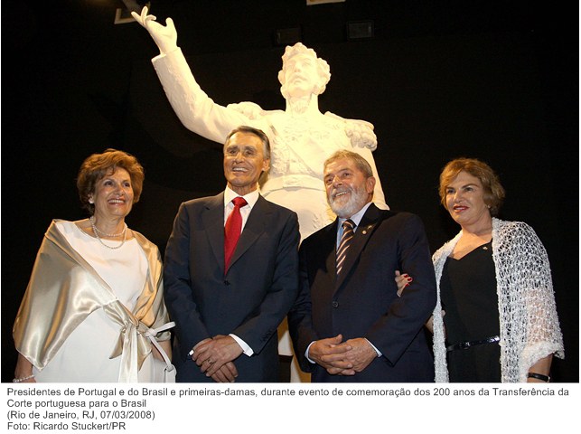 Presidentes de Portugal e do Brasil e primeiras-damas, durante evento de comemoração dos 200 anos da Transferência da Corte portuguesa para o Brasil.