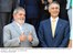Presidentes Lula e Cavaco Silva sorriem e cumprimentam público em frente ao Real Gabinete Português de Leitura, no Rio de Janeiro.