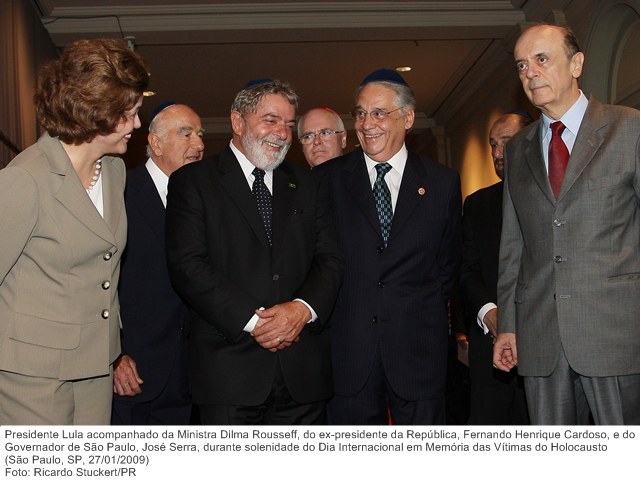 Presidente Lula, a Min. Dilma Rousseff, do ex-pres. da República, Fernando H. Cardoso, e do Gov. de São Paulo, José Serra, durante solenidade do Dia Inter. em Memória das Vitimas do Holocausto