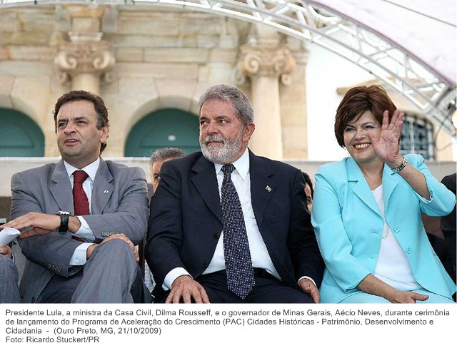 Presidente Lula, a ministra da Casa Civil, Dilma Rousseff, e o governador de Minas Gerais, Aécio Neves, durante cerimônia de lançamento do Programa de Aceleração do Crescimento (PAC).