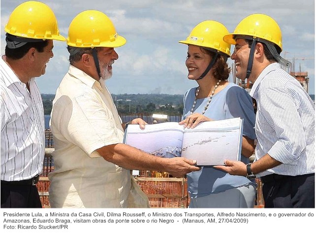 Presidente Lula, a Ministra da Casa Civil, Dilma Rousseff, o Ministro dos Transportes, Alfredo Nascimento, e o governador do Amazonas, Eduardo Braga, visitam obras da ponte sobre o Rio Negro.