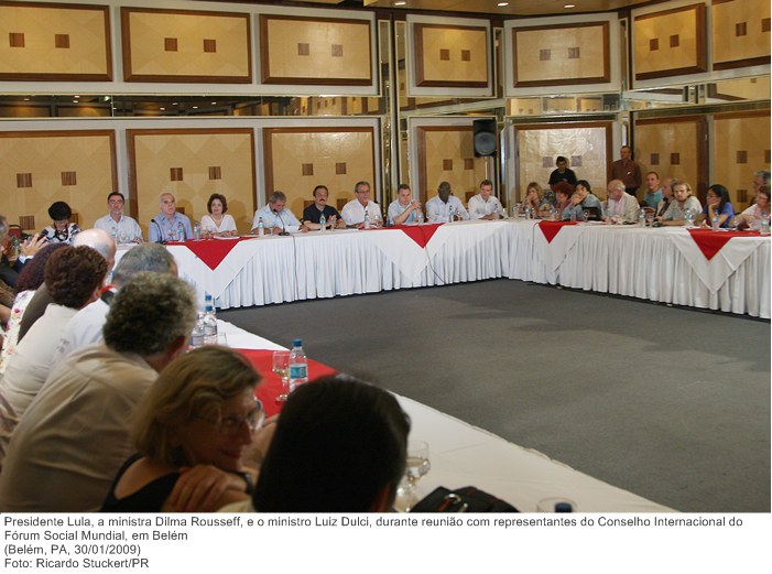 Presidente Lula, a ministra Dilma Rousseff, e o ministro Luiz Dulci, durante reunião com representantes do Conselho Internacional do Fórum Social Mundial, em Belém