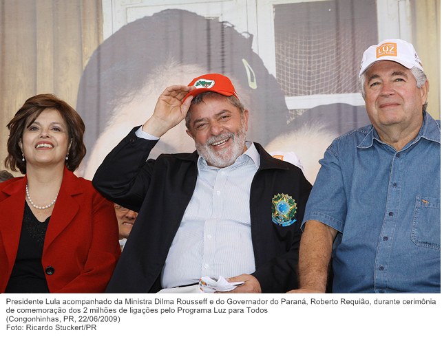 Presidente Lula acompanhado da Ministra Dilma Rousseff e do Governador do Paraná, Roberto Requião, durante cerimônia de comemoração dos 2 milhões de ligações pelo Programa Luz para Todos.
