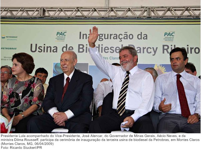 Presidente Lula acompanhado do Vice-Presidente, José Alencar, do Governador de Minas Gerais, Aécio Neves, e da ministra Dilma Rousseff, participa da cerimônia de inauguração da terceira usina.