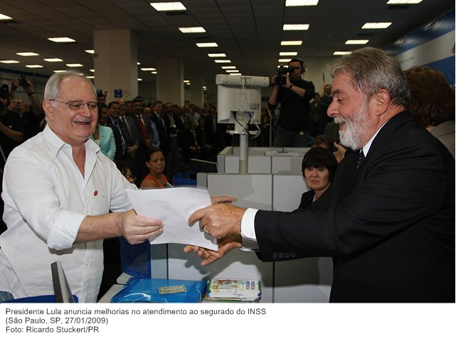 Presidente Lula anuncia melhorias no atendimento ao segurado do INSS.