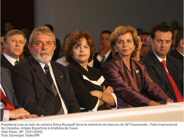 Presidente Lula ao lado da ministra Dilma Rousseff durante cerimônia de abertura da 36ª Couromoda - Feira Internacional de Calçados, Artigos Esportivos e Artefatos de Couro.