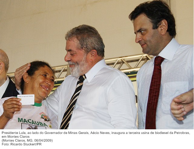 Presidente Lula, ao lado do Governador de Minas Gerais, Aécio Neves, inaugura a terceira usina de biodiesel da Petrobras, em Montes Claros