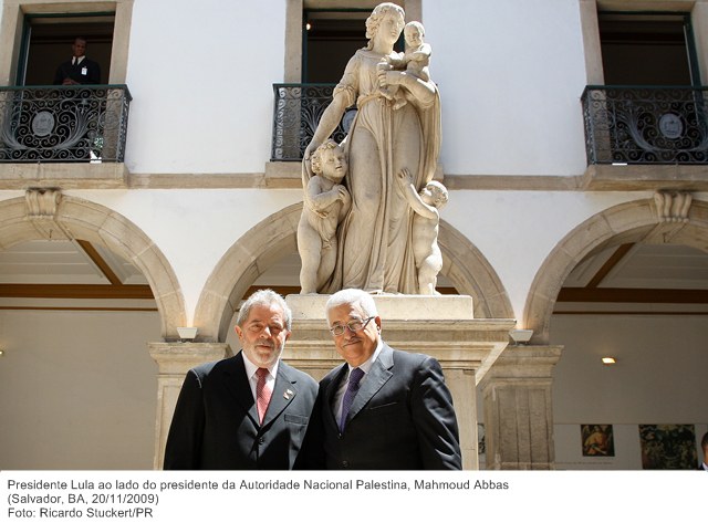 Presidente Lula ao lado do presidente da Autoridade Nacional Palestina, Mahmoud Abbas (2).