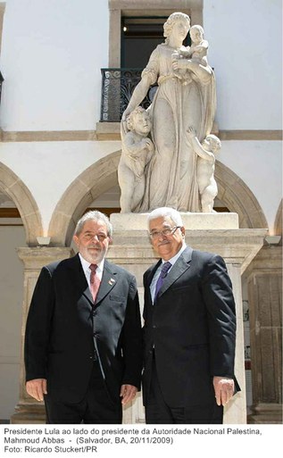 Presidente Lula ao lado do presidente da Autoridade Nacional Palestina, Mahmoud Abbas.