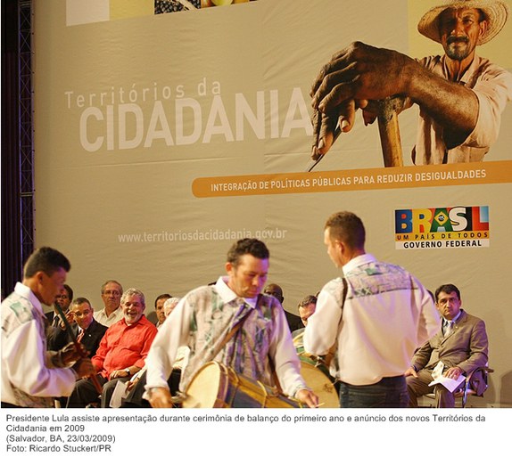 Presidente Lula assiste apresentação durante cerimônia de balanço do primeiro ano e anúncio dos novos Territórios da Cidadania em 2009 (2).