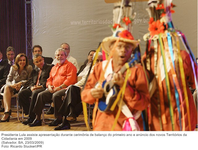 Presidente Lula assiste apresentação durante cerimônia de balanço do primeiro ano e anúncio dos novos Territórios da Cidadania em 2009 (4).