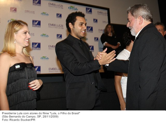Presidente Lula com atores do filme Lula, o Filho do Brasil.