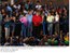 Presidente Lula com populares durante inauguração de Unidades Habitacionais, Centro de Geração de Renda e Área de Lazer e Esportiva - Obras do PAC no Complexo do Alemão.