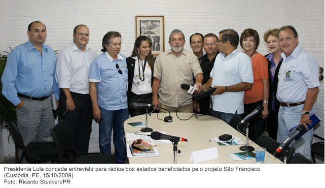 Presidente Lula concede entrevista para rádios dos estados beneficiados pelo projeto São Francisco.