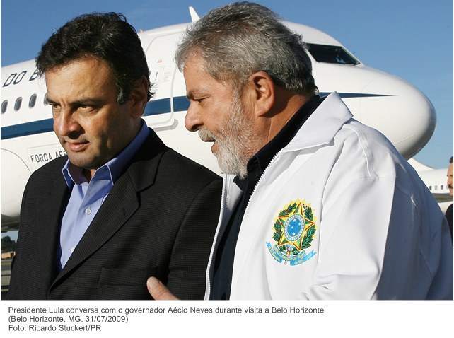Presidente Lula conversa com o governador Aécio Neves durante visita a Belo Horizonte (2).