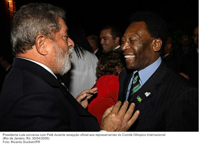Presidente Lula conversa com Pelé durante recepção oficial aos representantes do Comitê Olímpico Internacional.