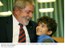 Presidente Lula cumprimenta o ator mirim do filme ``Lula - O Filho do Brasil´´, Felipe Falanga, durante encontro.