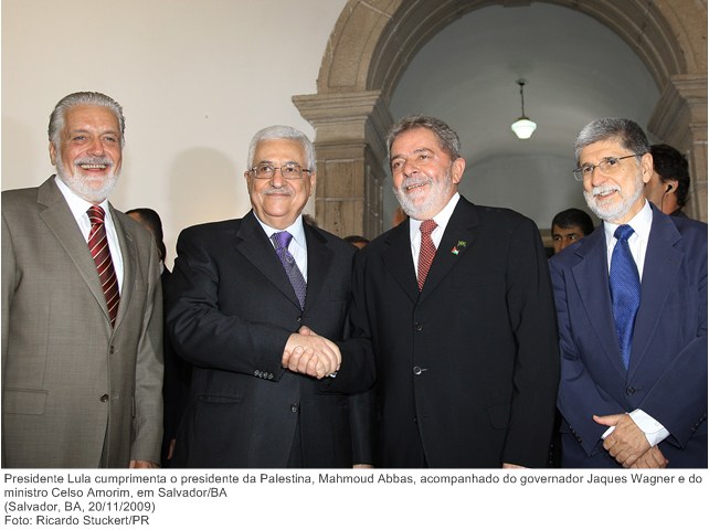 Presidente Lula cumprimenta o presidente da Palestina, Mahmoud Abbas, acompanhado do governador Jaques Wagner e do ministro Celso Amorim, em Salvador-BA.