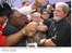 Presidente Lula cumprimenta populares durante visita ao Centro de Referência de Promoção da Igualdade (3).
