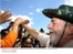 Presidente Lula cumprimenta populares durante visita aos canteiros de obras do rio São Francisco.