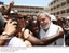 Presidente Lula cumprimenta populares durante visita e inauguração de unidades habitacionais do Programa de Aceleração do Crescimento (PAC) no Complexo do Alemão (3).
