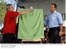 Presidente Lula descerra placa de inauguração simultânea de escolas técnicas federais no estado do Rio de Janeiro.