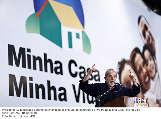 Presidente Lula discursa durante cerimônia de assinatura de contratos do Programa Minha Casa, Minha Vida.