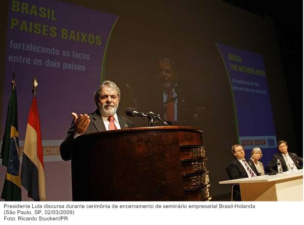 Presidente Lula discursa durante cerimônia de encerramento de seminário empresarial Brasil-Holanda.
