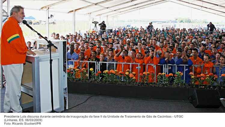 Presidente Lula discursa durante cerimônia de inauguração da fase II da Unidade de Tratamento de Gás de Cacimbas - UTGC.