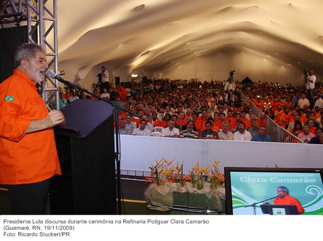 Presidente Lula discursa durante cerimônia na Refinaria Potiguar Clara Camarão.