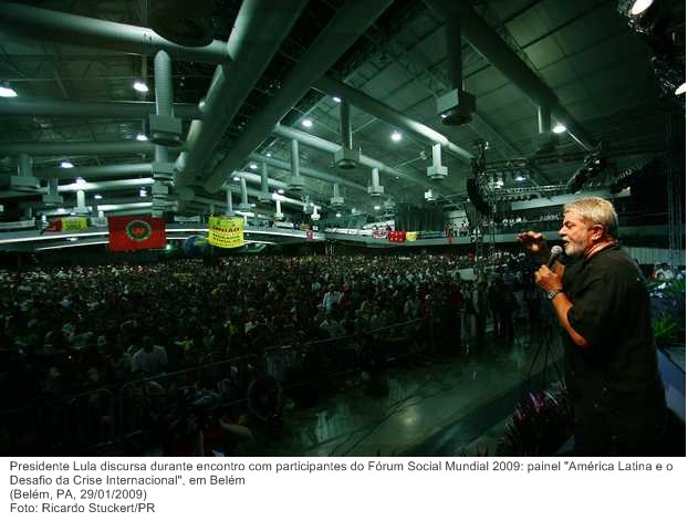 Presidente Lula discursa durante encontro com participantes do Fórum Social Mundial 2009 painel América Latina e o Desafio da Crise Internacional, em Belém.