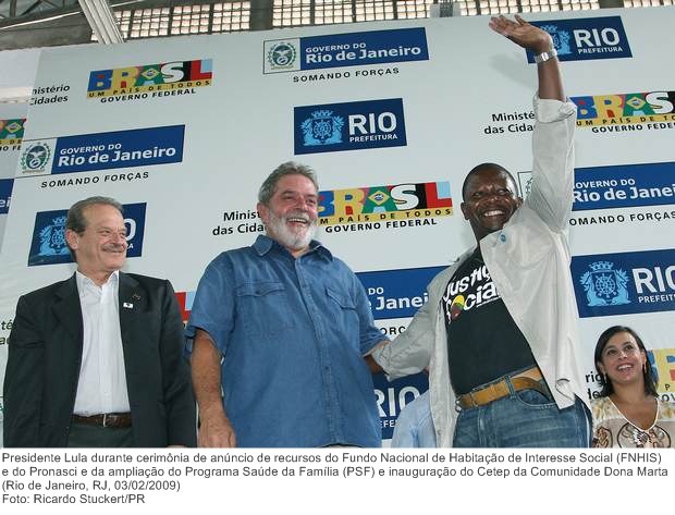 Presidente Lula durante cerimônia de anúncio de recursos do Fundo Nacional de Habitação de Interesse Social (FNHIS) e do Pronasci e da ampliação do Programa Saúde da Família (PSF).jpg