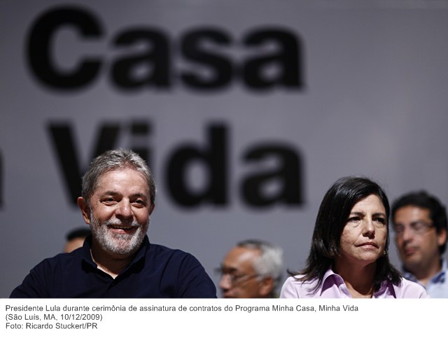 Presidente Lula durante cerimônia de assinatura de contratos do Programa Minha Casa, Minha Vida.