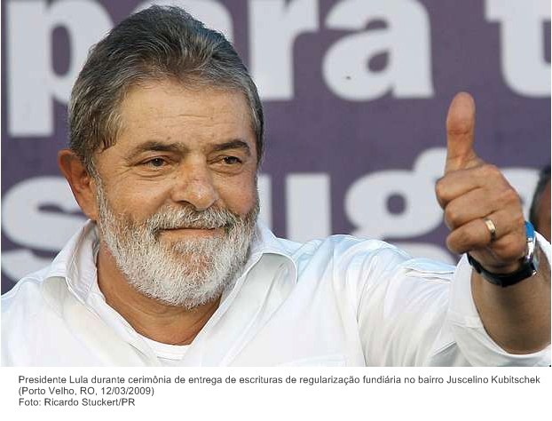 Presidente Lula durante cerimônia de entrega de escrituras de regularização fundiária no bairro Juscelino Kubitschek (2).