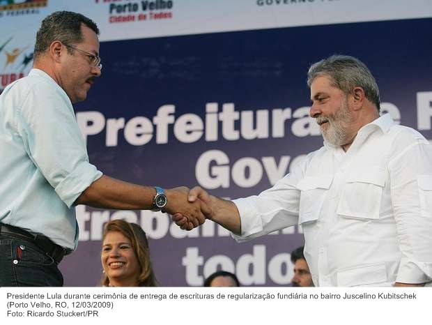 Presidente Lula durante cerimônia de entrega de escrituras de regularização fundiária no bairro Juscelino Kubitschek (3).