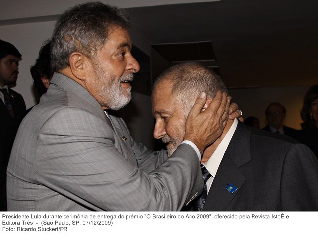 Presidente Lula durante cerimônia de entrega do prêmio O Brasileiro do Ano 2009, oferecido pela Revista IstoÉ e Editora Três (3).