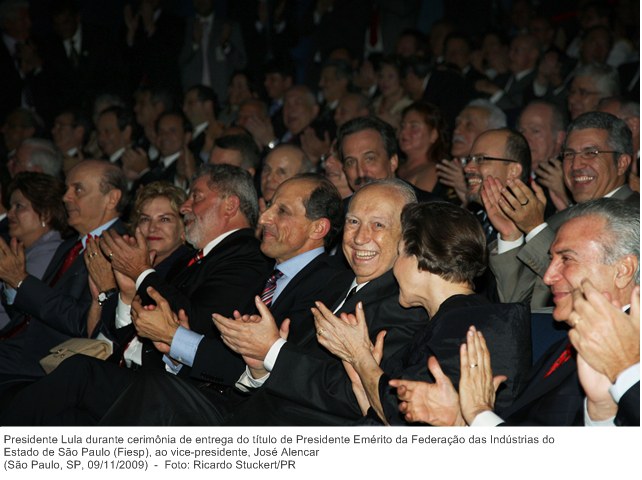Presidente Lula durante cerimônia de entrega do título de Presidente Emérito da Federação das Indústrias do Estado de São Paulo (Fiesp), ao vice-presidente, José Alencar.