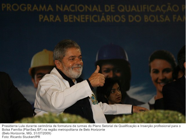 Presidente Lula durante cerimônia de formatura de turmas do Plano Setorial de Qualificação e Inserção profissional para o Bolsa Família (PlanSeq BF) na região metropolitana de Belo Horizonte.