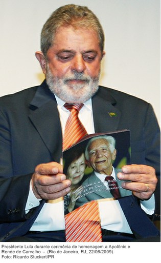 Presidente Lula durante cerimônia de homenagem a Apolônio e Renée de Carvalho (2).