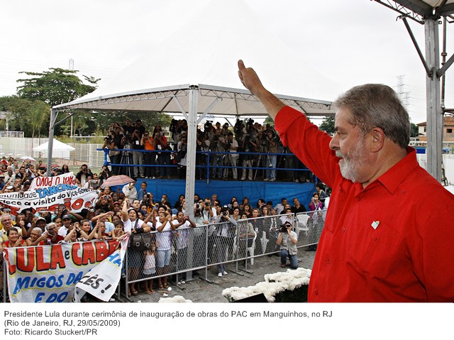 Presidente Lula durante cerimônia de inauguração de obras do PAC em Manguinhos, no RJ.
