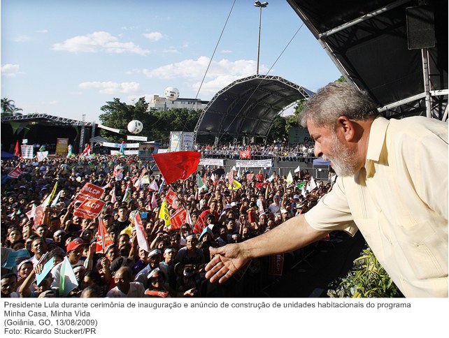 Presidente Lula durante cerimônia de inauguração e anúncio de construção de unidades habitacionais do programa Minha Casa, Minha Vida.