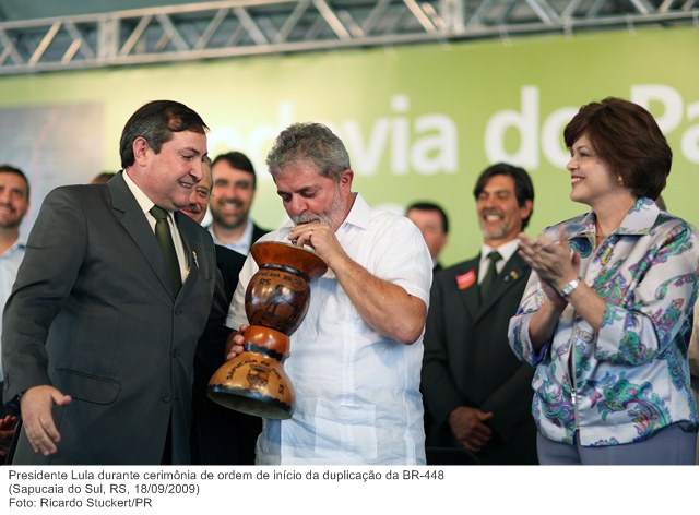 Presidente Lula durante cerimônia de ordem de início da duplicação da BR-448 (3).