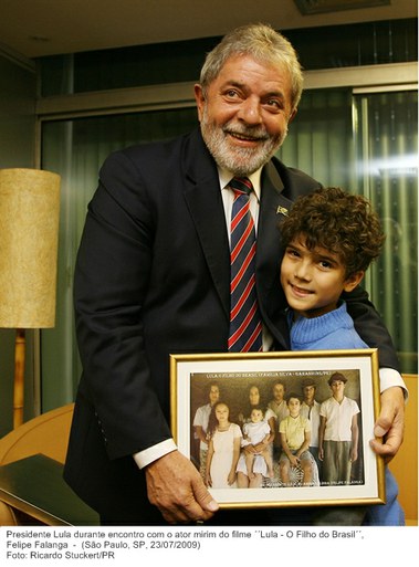 Presidente Lula durante encontro com o ator mirim do filme ´´Lula - O Filho do Brasil´´, Felipe Falanga.