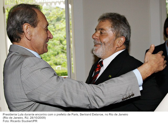 Presidente Lula durante encontro com o prefeito de Paris, Bertrand Delanoe, no Rio de Janeiro.