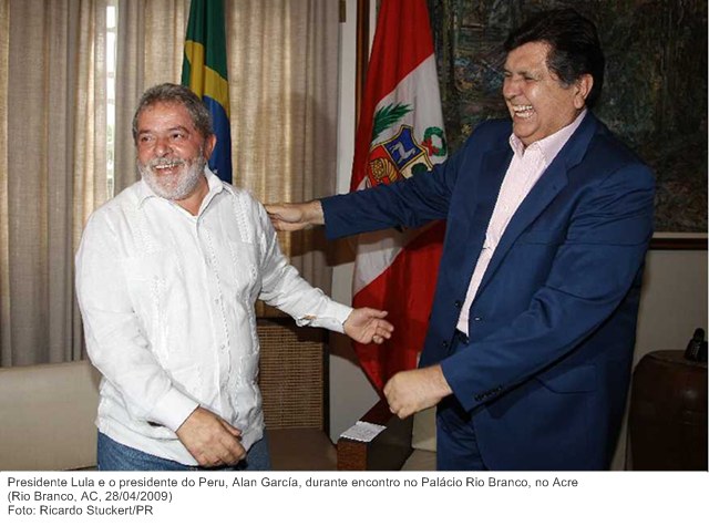 Presidente Lula durante encontro com o presidente do Peru, Alan García, no Acre.